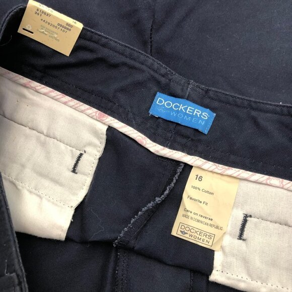 Dockers Woman’s Casual Shorts Navy Blue New with Tags Sz 16 - Picture 3 of 4